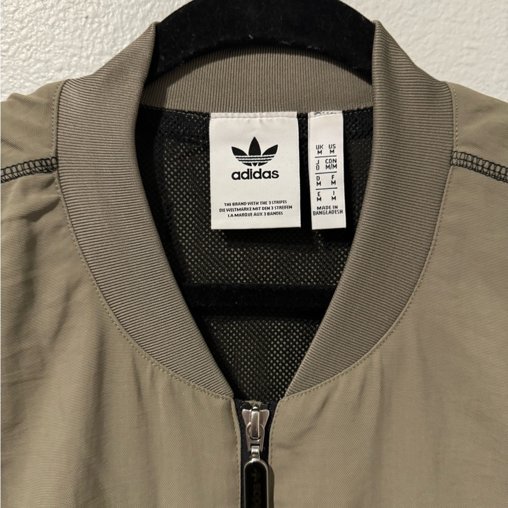 Adidas Green Zip Up Lightweight Vest - Picture 3 of 11